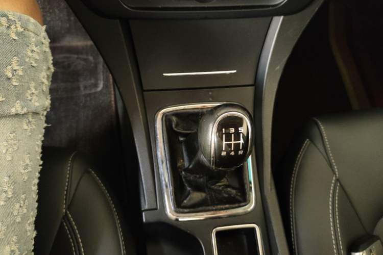 Used Geely Auto Emgrand 2017 Sedan Million Edition 1.5L Manual Upward Connect Version Gear Lever