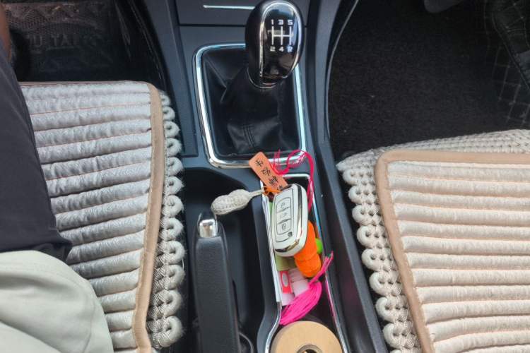 Used Geely Auto Emgrand 2017 Sedan Million Edition 1.5L Manual - Upward Version Gear Lever