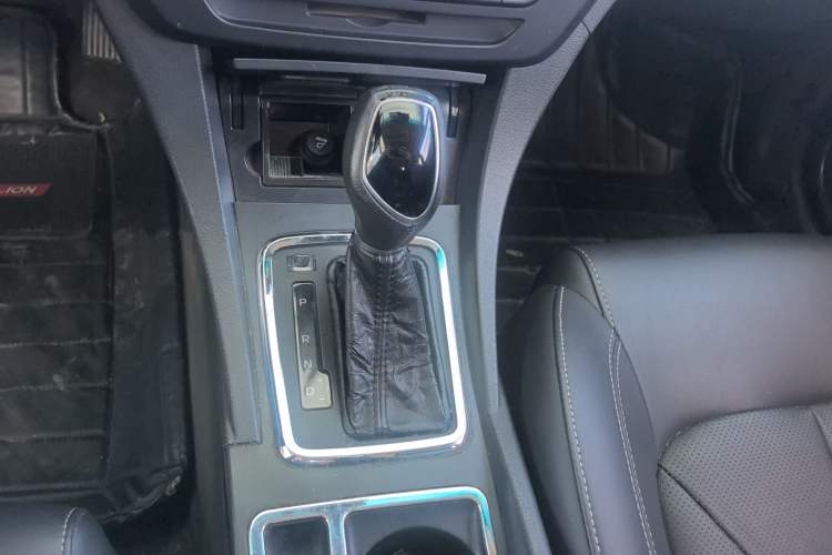Used Geely Auto Emgrand 2017 Sedan Million Edition 1.5L CVT Upward Version Gear Lever