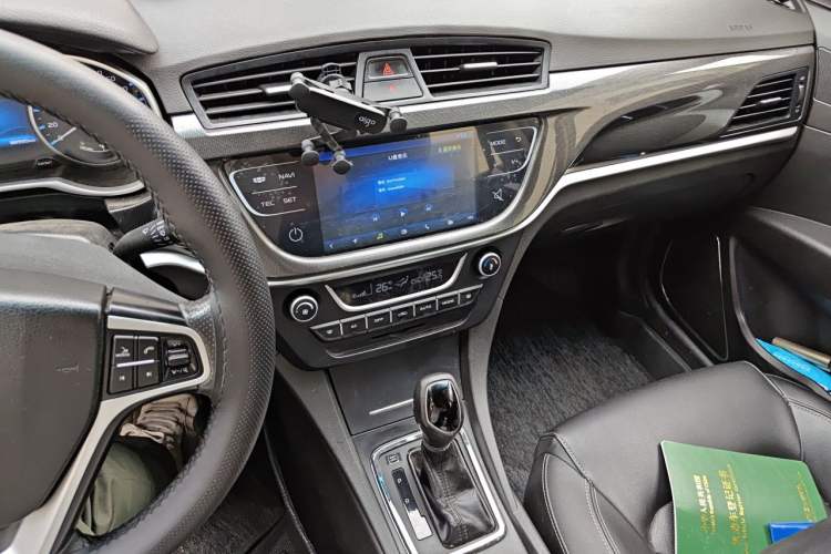 Used Geely Auto Emgrand 2017 Sedan Million Edition 1.5L CVT Upward Version Gear Lever