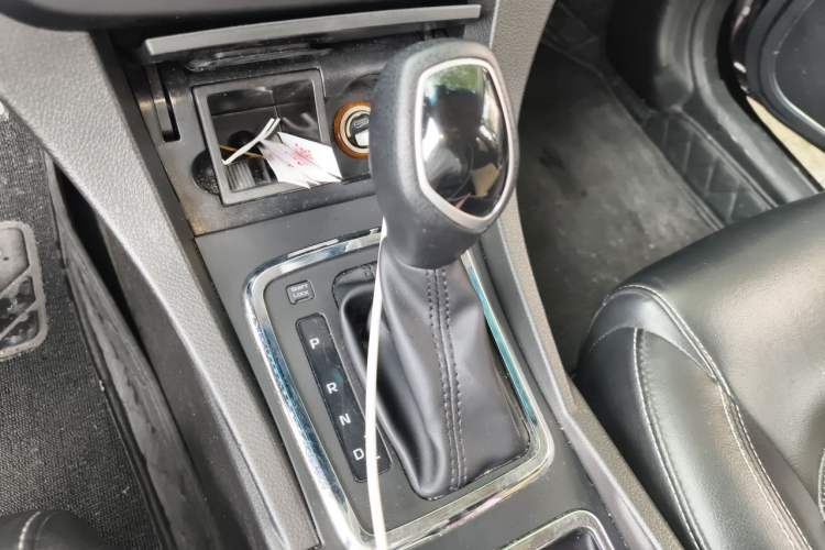 Used Geely Auto Emgrand 2017 Sedan Million Edition 1.5L CVT Upward Version Gear Lever