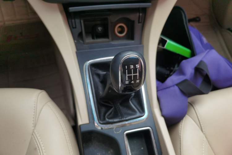 Used Geely Auto Emgrand 2017 Sedan Million Edition 1.5L Manual Luxury Model Gear Lever