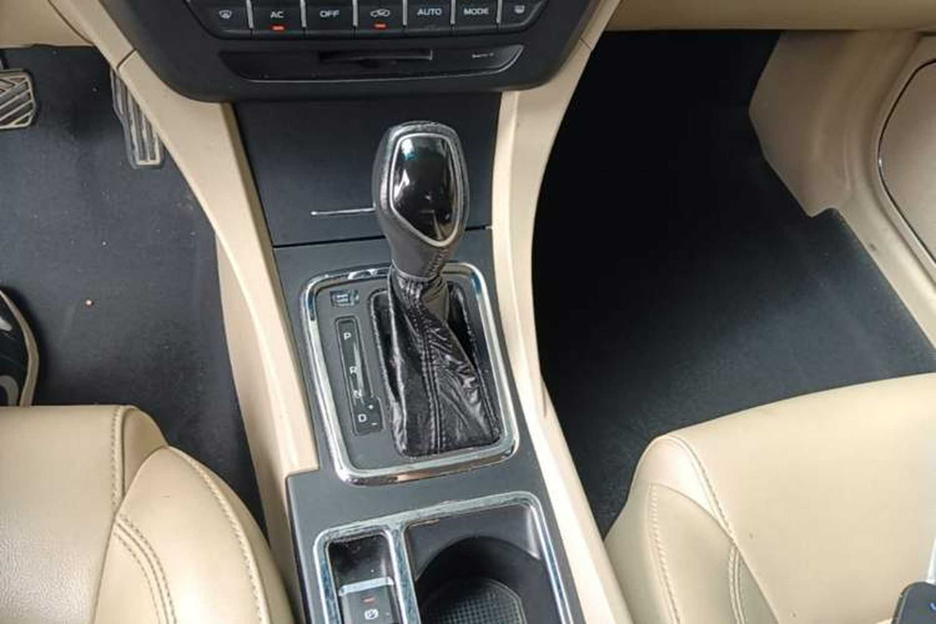 Used Geely Auto Emgrand 2017 Sedan Million Edition 1.5L CVT Luxury Model Gear Lever