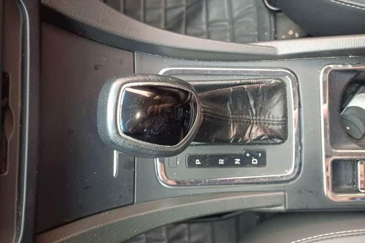 Used Geely Auto Emgrand 2017 Sedan Million Edition 1.5L CVT Upward Connectivity Version Gear Lever