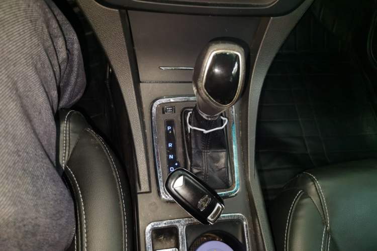 Used Geely Auto Emgrand 2017 Sedan Million Edition 1.5L CVT Upward Version Gear Lever