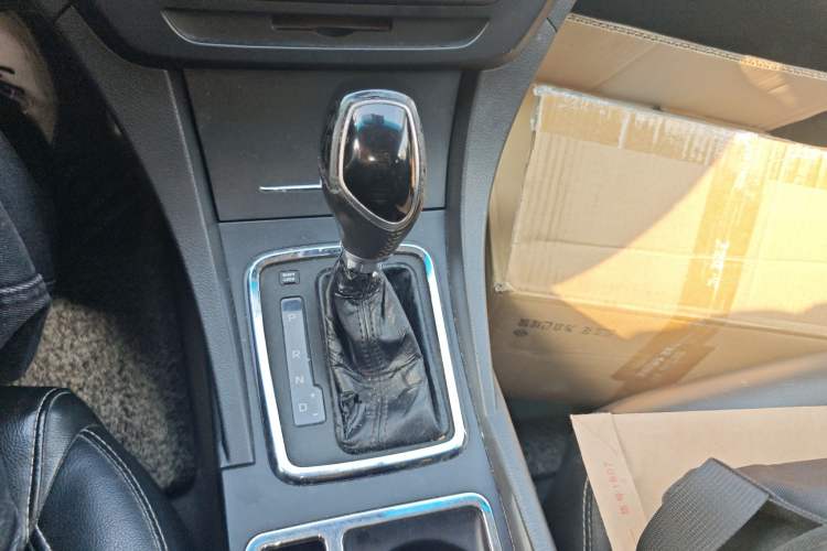 Used Geely Auto Emgrand 2017 Sedan Million Edition 1.5L CVT Upward Version Gear Lever