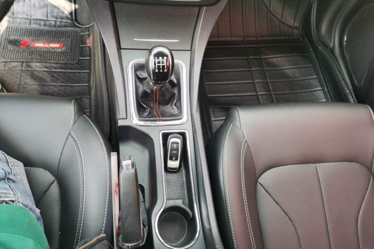 Used Geely Auto Emgrand 2017 Sedan Million Edition 1.5L Manual - Upward Version Gear Lever