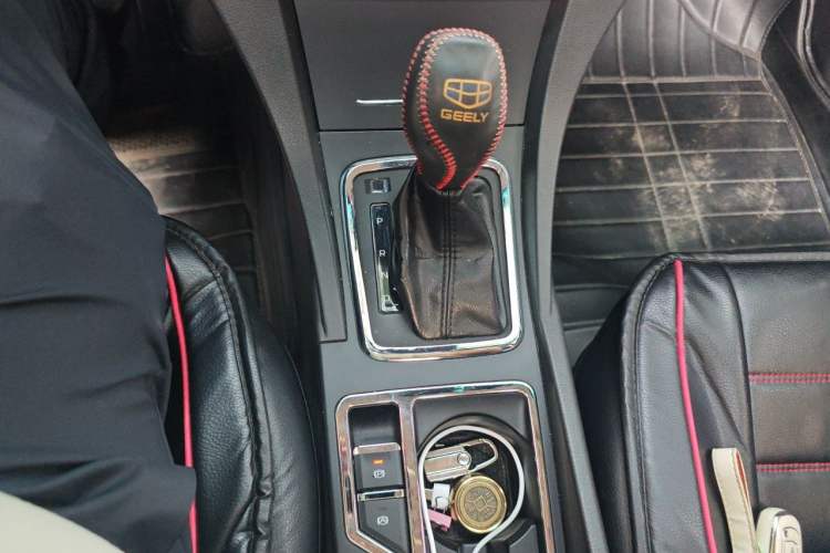 Used Geely Auto Emgrand 2017 Sedan Million Edition 1.5L CVT Upward Version Gear Lever