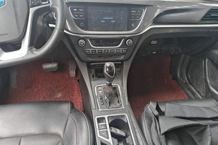 Used Geely Auto Emgrand 2017 Sedan Million Edition 1.5L CVT Upward Version Gear Lever