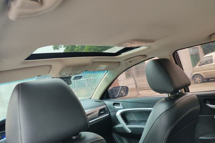 Used Geely Auto Emgrand 2017 Sedan Million Edition 1.5L CVT Upward Connectivity Version Headliner