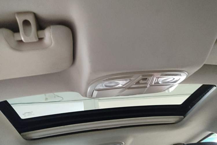 Used Geely Auto Emgrand 2017 Sedan Million Edition 1.5L Manual Upward Connect Version Headliner
