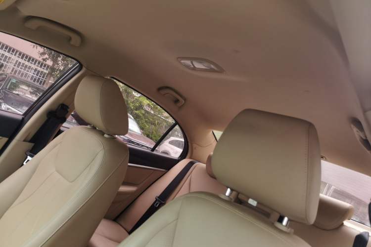 Used Geely Auto Emgrand 2017 Sedan Million Edition 1.5L Manual Luxury Model Headliner