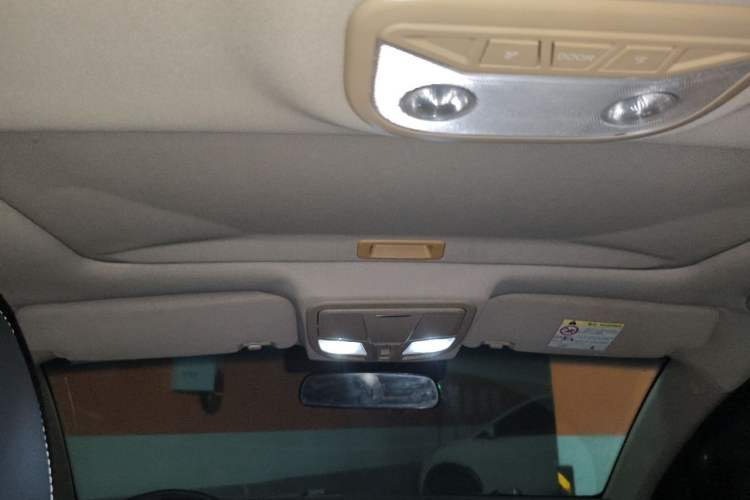 Used Geely Auto Emgrand 2017 Sedan Million Edition 1.5L Manual - Upward Version Headliner