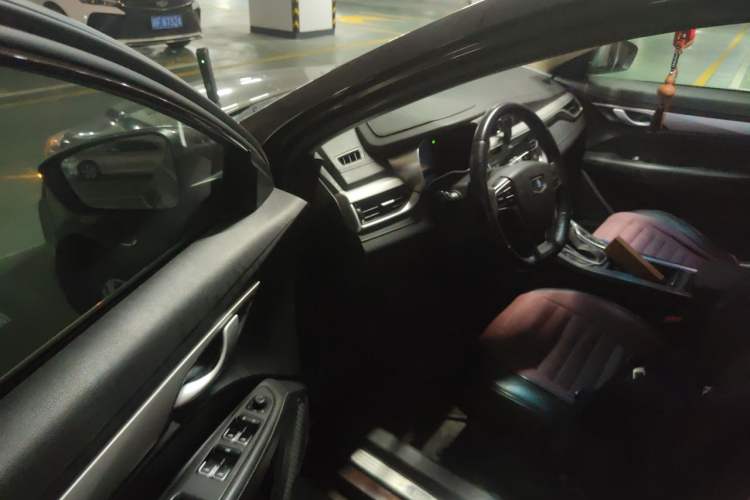 Used Geely Auto Emgrand 2017 Sedan Million Edition 1.5L CVT Upward Version Interior 3