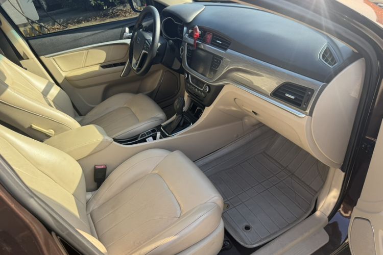 Used Geely Auto Emgrand 2017 Sedan Million Edition 1.5L CVT Luxury Model Interior 4
