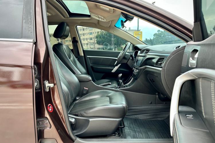 Used Geely Auto Emgrand 2017 Sedan Million Edition 1.5L Manual - Upward Version Interior 8