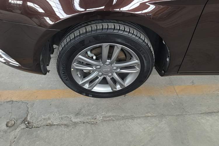 Used Geely Auto Emgrand 2017 Sedan Million Edition 1.5L CVT Upward Version Left Front Wheel Hub