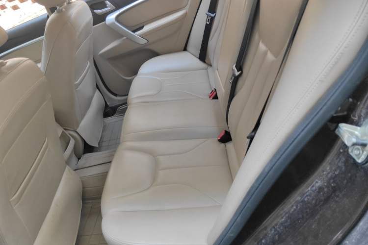Used Geely Auto Emgrand 2017 Sedan Million Edition 1.5L CVT Luxury Model Left Rear Seat