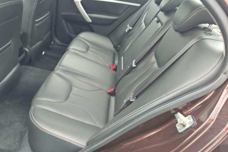 Used Geely Auto Emgrand 2017 Sedan Million Edition 1.5L CVT Upward Version Left Rear Seat