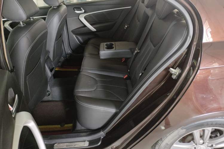 Used Geely Auto Emgrand 2017 Sedan Million Edition 1.5L Manual Upward Connect Version Left Rear Seat