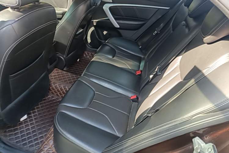 Used Geely Auto Emgrand 2017 Sedan Million Edition 1.5L CVT Upward Version Left Rear Seat