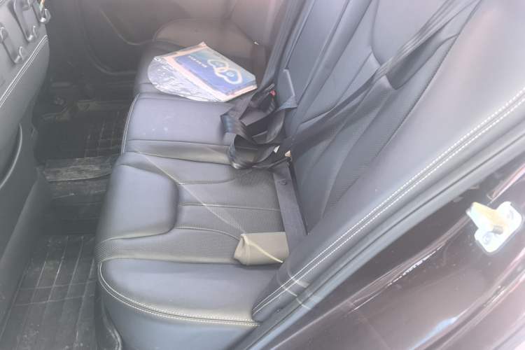 Used Geely Auto Emgrand 2017 Sedan Million Edition 1.5L CVT Upward Version Left Rear Seat
