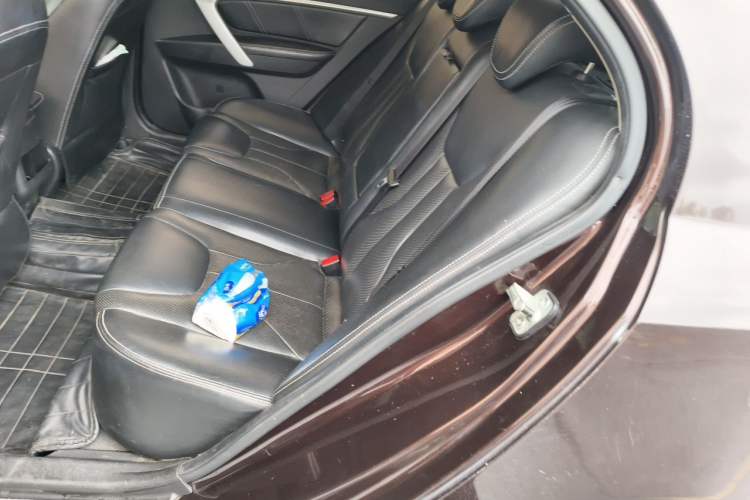 Used Geely Auto Emgrand 2017 Sedan Million Edition 1.5L CVT Upward Version Left Rear Seat