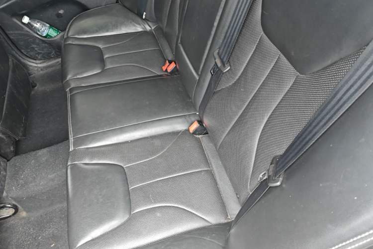Used Geely Auto Emgrand 2017 Sedan Million Edition 1.5L CVT Upward Version Left Rear Seat