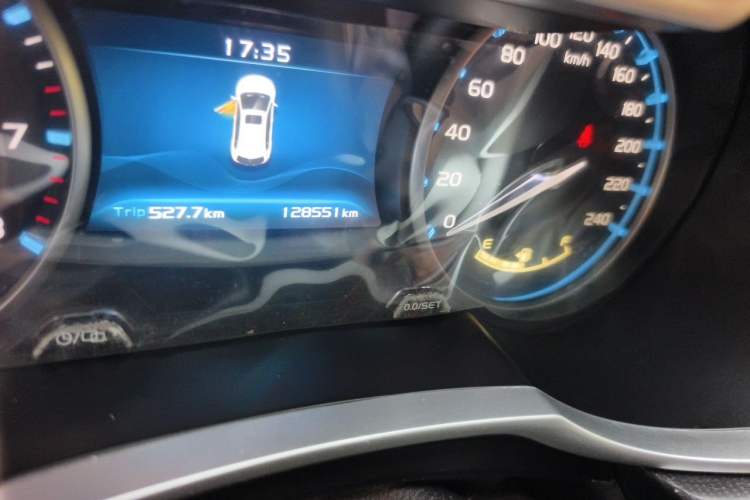 Used Geely Auto Emgrand 2017 Hatchback RS Million Edition 1.5L Manual Upward Version Odometer Close Up