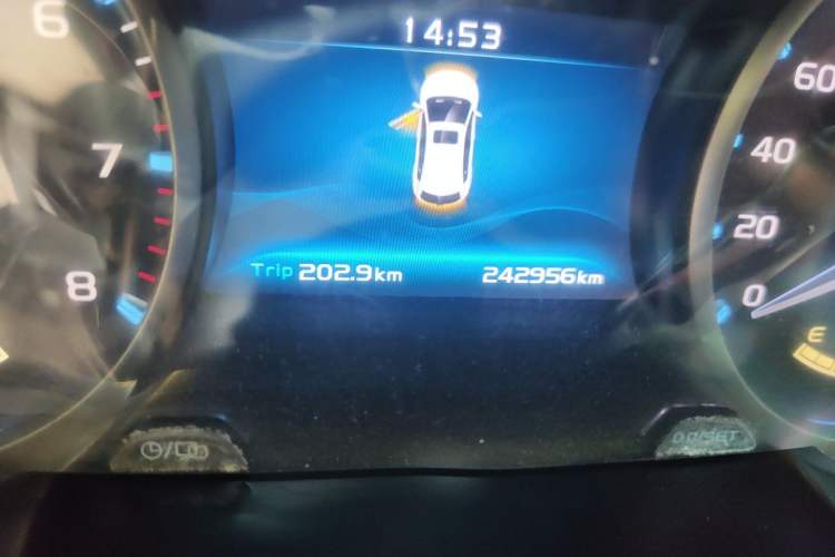 Used Geely Auto Emgrand 2017 Hatchback RS Million Edition 1.5L Manual Upward Version Odometer Close Up