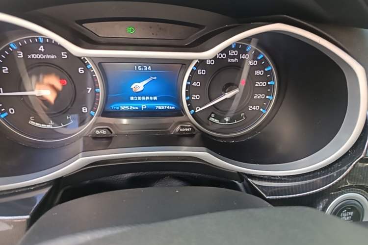 Used Geely Auto Emgrand 2017 Sedan Million Edition 1.5L CVT Upward Version Odometer Close Up