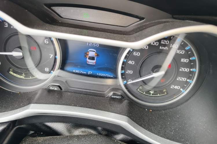 Used Geely Auto Emgrand 2017 Sedan Million Edition 1.5L CVT Upward Version Odometer Close Up