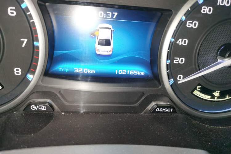Used Geely Auto Emgrand 2017 Sedan Million Edition 1.5L Manual - Upward Version Odometer Close Up