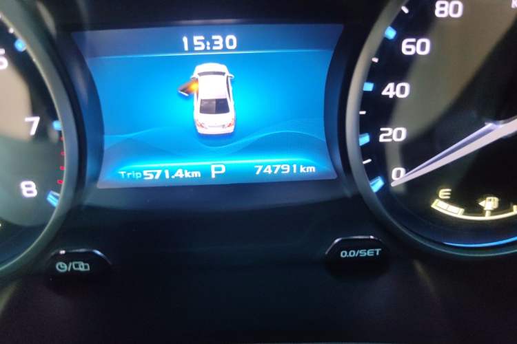 Used Geely Auto Emgrand 2017 Sedan Million Edition 1.5L CVT Luxury Model Odometer Close Up