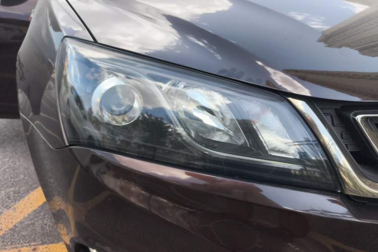 Used Geely Auto Emgrand 2017 Sedan Million Edition 1.5L Manual - Upward Version Right Front Headlight