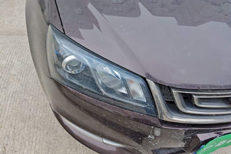 Used Geely Auto Emgrand 2017 Sedan Million Edition 1.5L CVT Upward Version Right Front Headlight