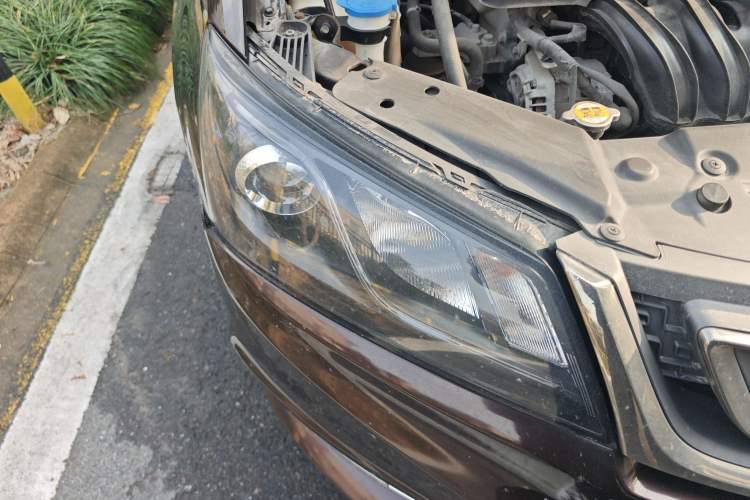 Used Geely Auto Emgrand 2017 Sedan Million Edition 1.5L CVT Upward Version Right Front Headlight