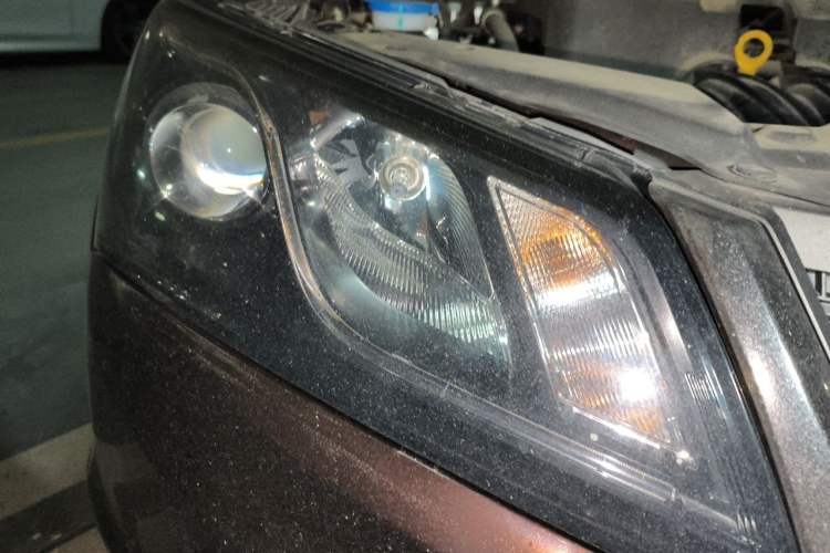 Used Geely Auto Emgrand 2017 Sedan Million Edition 1.5L Manual - Upward Version Right Front Headlight