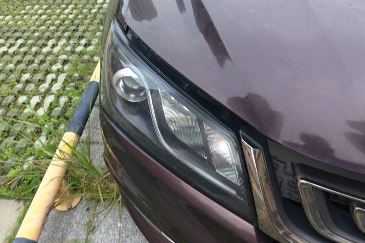 Used Geely Auto Emgrand 2017 Sedan Million Edition 1.5L CVT Luxury Model Right Front Headlight