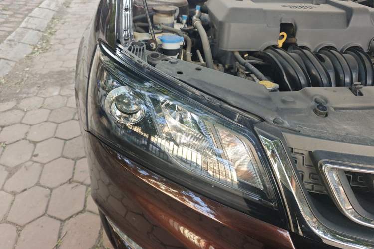 Used Geely Auto Emgrand 2017 Sedan Million Edition 1.5L CVT Upward Version Right Front Headlight