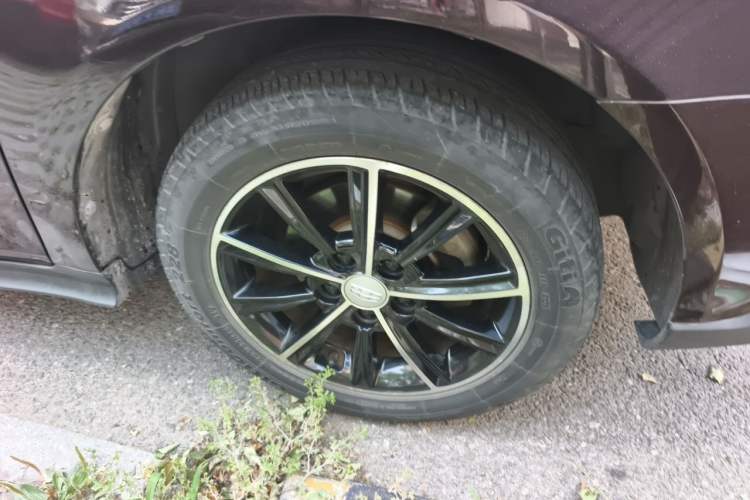 Used Geely Auto Emgrand 2017 Hatchback RS Million Edition 1.5L Manual Upward Version Right Front Wheel Hub