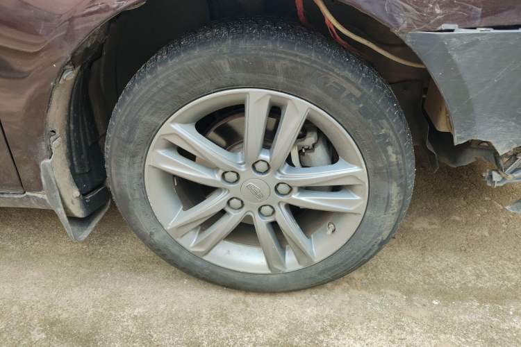Used Geely Auto Emgrand 2017 Sedan Million Edition 1.5L CVT Upward Connectivity Version Right Front Wheel Hub
