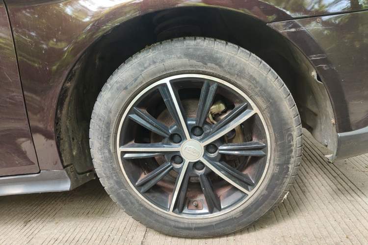 Used Geely Auto Emgrand 2017 Hatchback RS Million Edition 1.5L Manual Upward Version Right Front Wheel Hub
