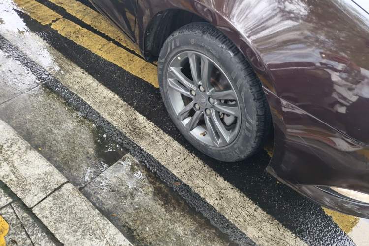 Used Geely Auto Emgrand 2017 Sedan Million Edition 1.5L CVT Upward Version Right Front Wheel Hub