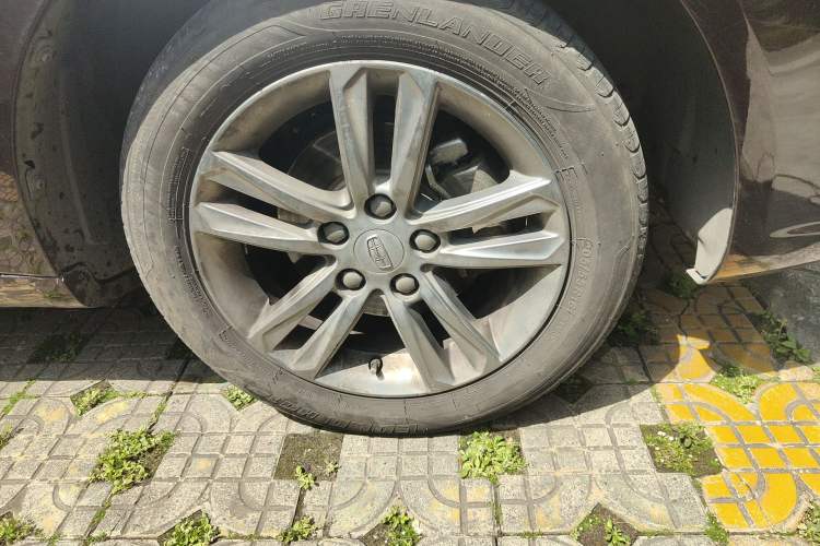 Used Geely Auto Emgrand 2017 Sedan Million Edition 1.5L Manual - Upward Version Right Front Wheel Hub