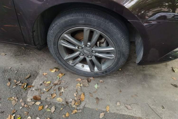Used Geely Auto Emgrand 2017 Sedan Million Edition 1.5L CVT Upward Version Right Front Wheel Hub