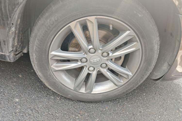 Used Geely Auto Emgrand 2017 Sedan Million Edition 1.5L CVT Upward Version Right Front Wheel Hub
