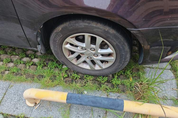 Used Geely Auto Emgrand 2017 Sedan Million Edition 1.5L CVT Luxury Model Right Front Wheel Hub