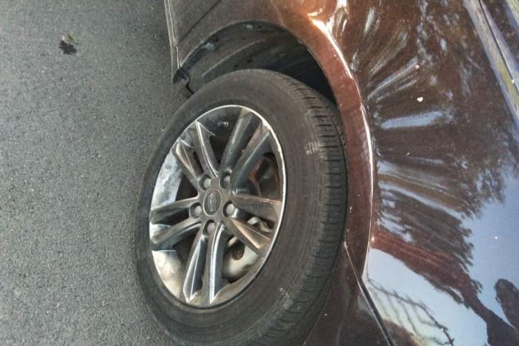 Used Geely Auto Emgrand 2017 Sedan Million Edition 1.5L CVT Upward Version Right Front Wheel Hub