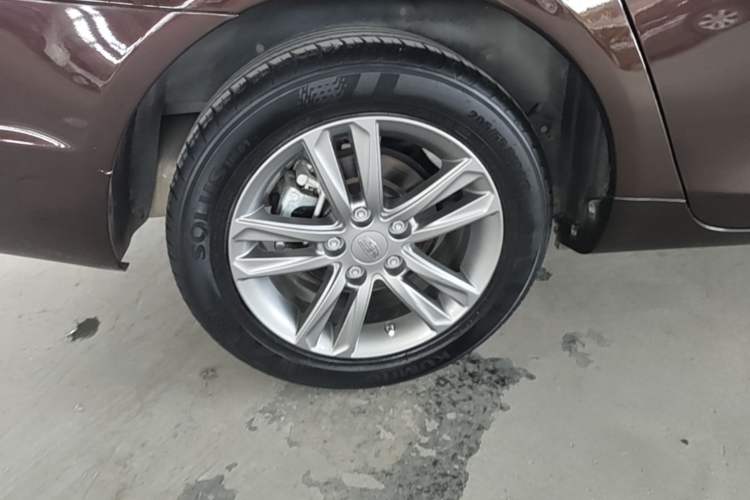 Used Geely Auto Emgrand 2017 Sedan Million Edition 1.5L CVT Upward Version Right Rear Wheel Hub